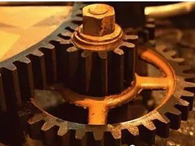 “大”振動(dòng)(位移)形成的原因